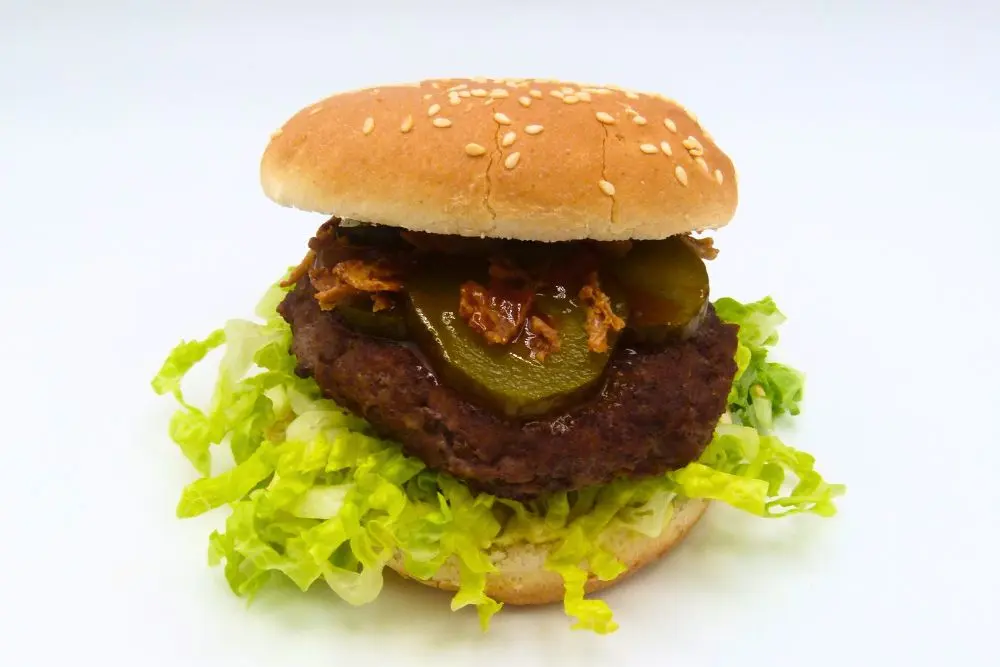 Hamburger mit Salat und Rindfleisch